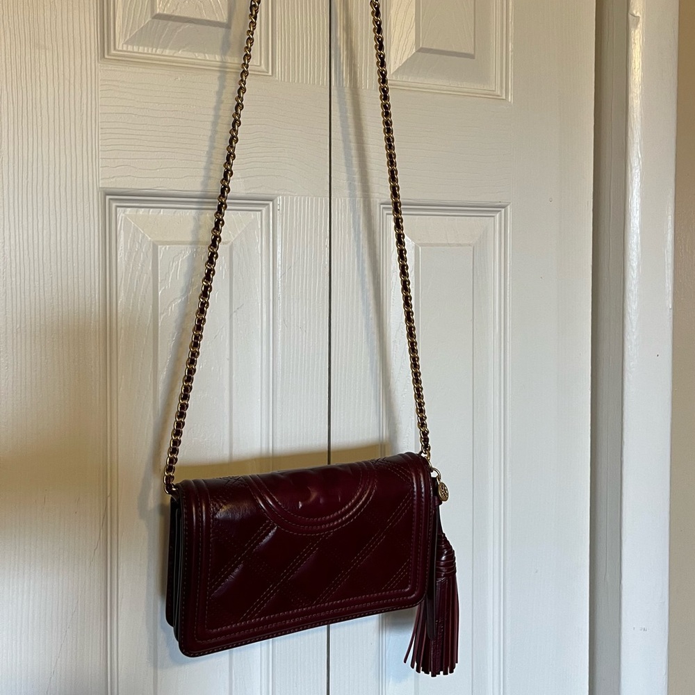 Tory Burch FLEMING SOFT GLAZED WALLET CROSSBODY